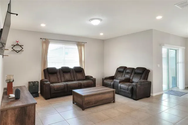 $2,400 | 1623 Aspen Avenue, Davenport, FL 33837