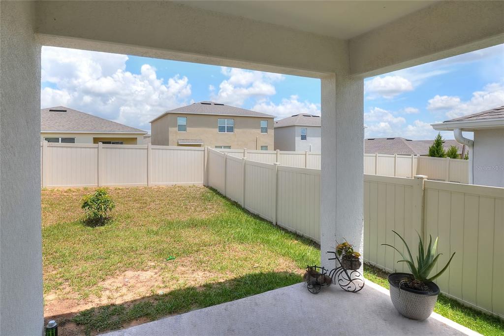1623 Aspen Avenue Davenport, FL 33837 - Photo 30 of 43 a bathroom with a tub and a large window