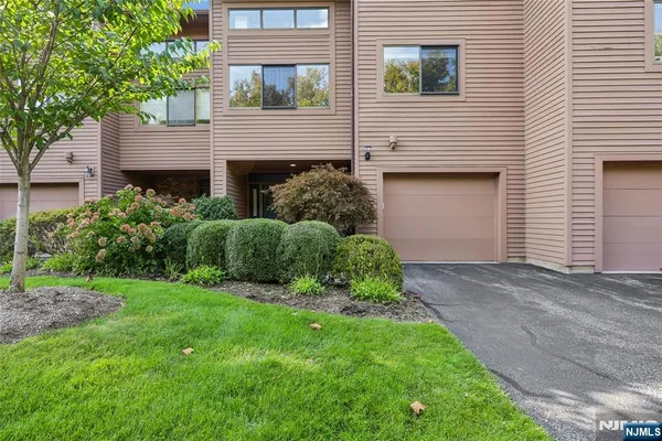 $779,000 | 84 Windsor Circle, Unit 84C, Washington Township, NJ 07676