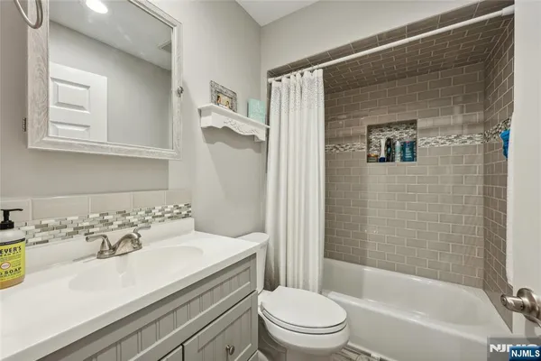 $779,000 | 84 Windsor Circle, Unit 84C, Washington Township, NJ 07676