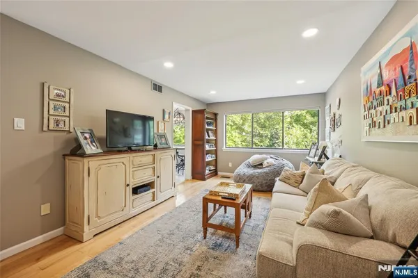 $779,000 | 84 Windsor Circle, Unit 84C, Washington Township, NJ 07676
