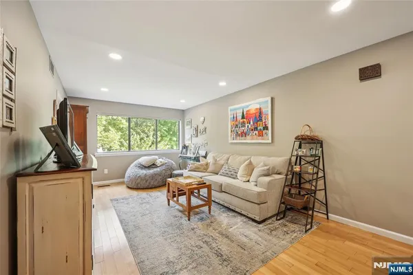 $779,000 | 84 Windsor Circle, Unit 84C, Washington Township, NJ 07676
