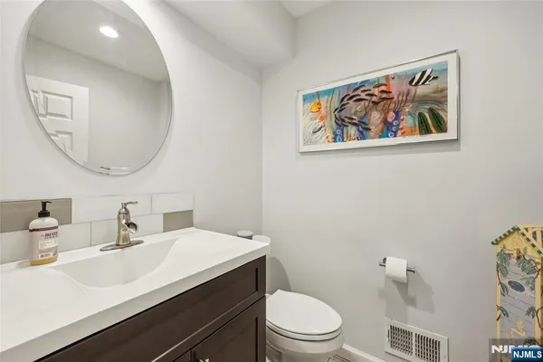 $779,000 | 84 Windsor Circle, Unit 84C, Washington Township, NJ 07676