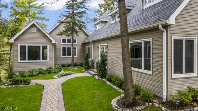 $995,000 | 68 High Point Road, Bloomingdale, NJ 07403