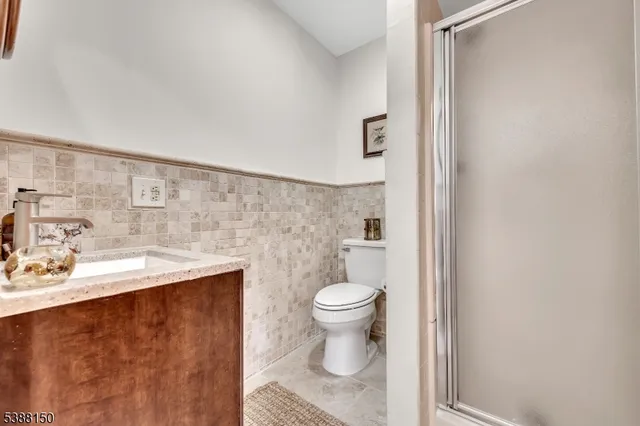 $995,000 | 68 High Point Road, Bloomingdale, NJ 07403