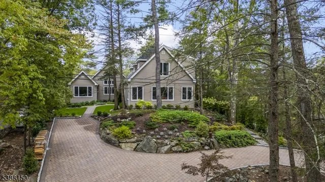 $995,000 | 68 High Point Road, Bloomingdale, NJ 07403