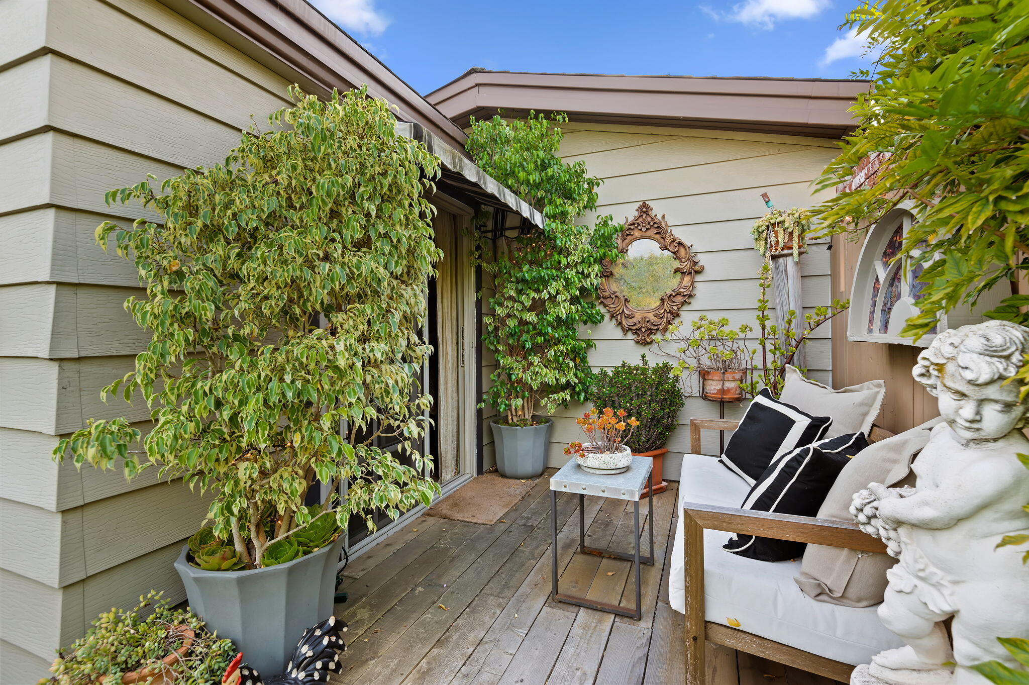 340 Old Mill Road, Unit 26 Santa Barbara, CA 93110 - Photo 21 of 31 a view of a chairs and table in a patio
