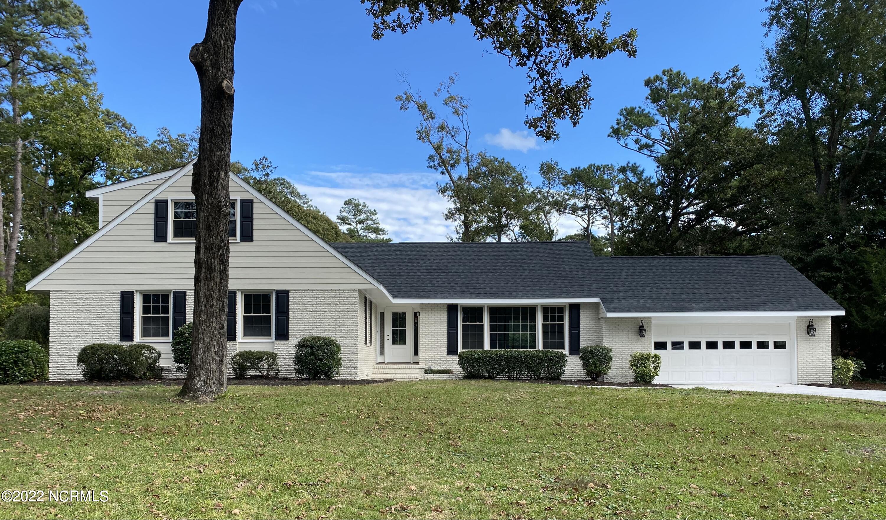 3009 Country Club Road Morehead City, NC 28557 - Photo 1 of 1 Front