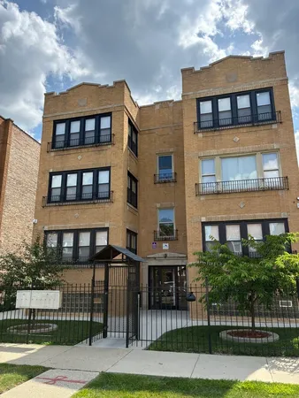 $1,200 | 1111 North Leclaire Avenue, Unit B, Chicago, IL 60651