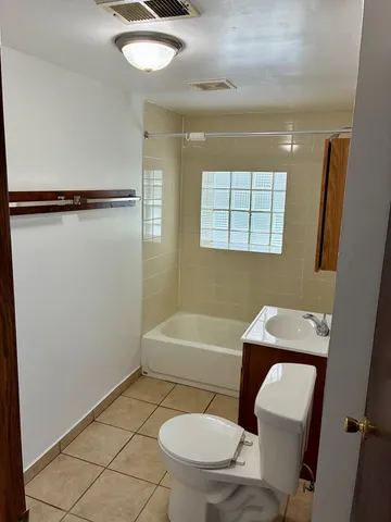 $1,200 | 1111 North Leclaire Avenue, Unit B, Chicago, IL 60651