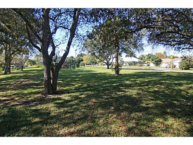460 Southwest Harbor Street Stuart, FL 34997 - Photo 3 of 17 Gallery Image 3
