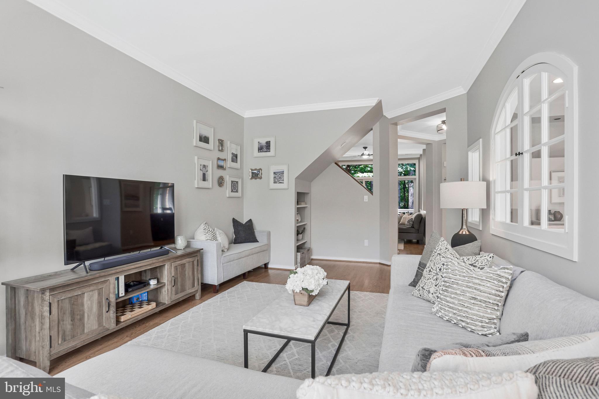 11540 Hemingway Drive Reston, VA 20194 - Photo 5 of 35 ML - Living Room