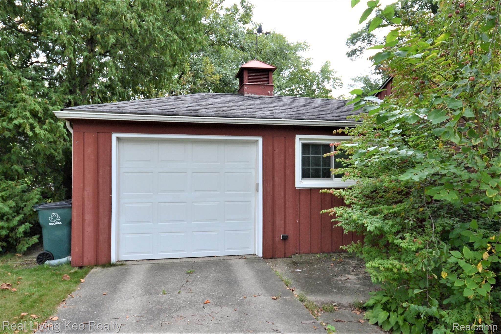 1813 Derby Road Birmingham, MI 48009 - Photo 22 of 26 Garage