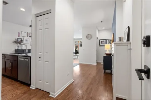 $554,500 | 2040 West Belmont Avenue, Unit 302, Chicago, IL 60618