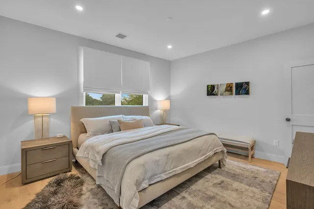 $814,900 | 5245 Washington Street, Unit 5, Boston, MA 02132