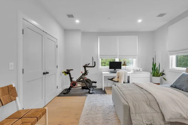 $814,900 | 5245 Washington Street, Unit 5, Boston, MA 02132