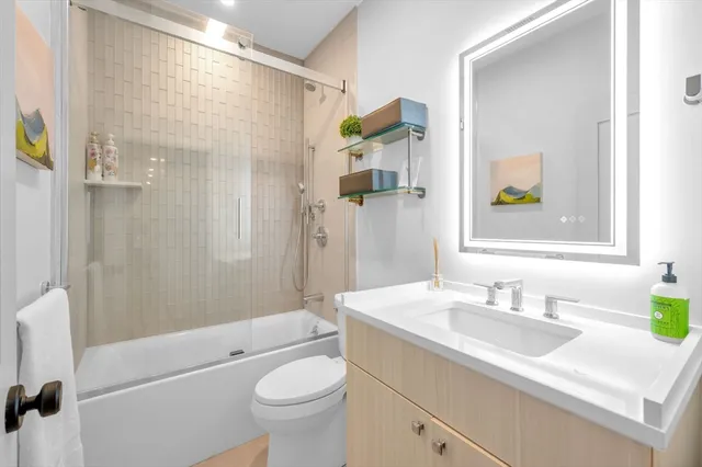 $814,900 | 5245 Washington Street, Unit 5, Boston, MA 02132