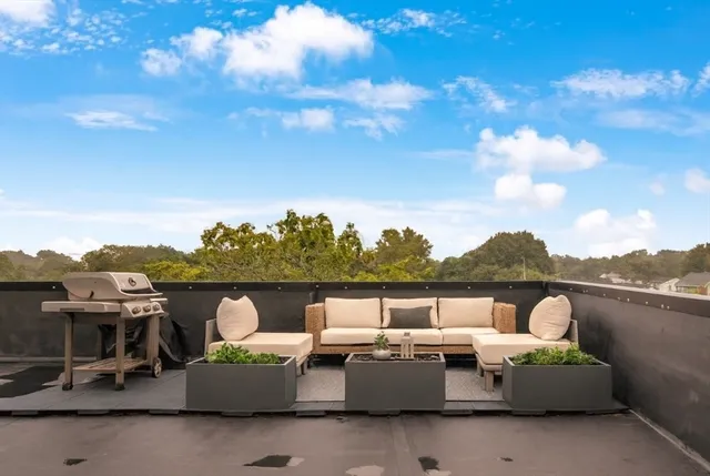 $814,900 | 5245 Washington Street, Unit 5, Boston, MA 02132