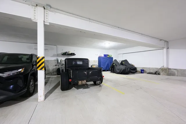 $814,900 | 5245 Washington Street, Unit 5, Boston, MA 02132