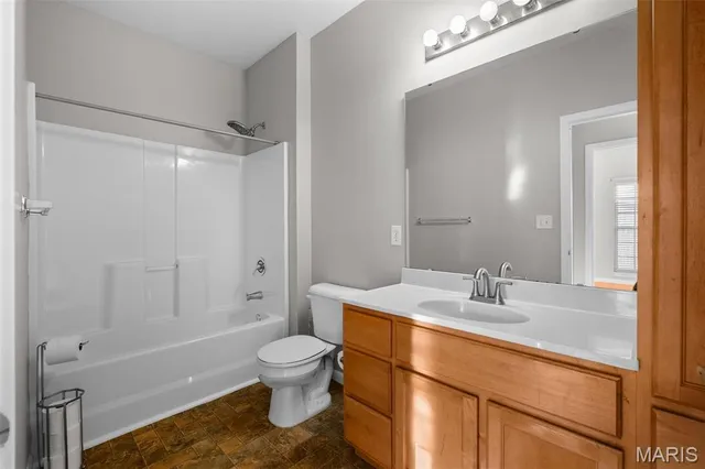 $1,600 | 42 Kassebaum Lane, Unit 211, St. Louis, MO 63129