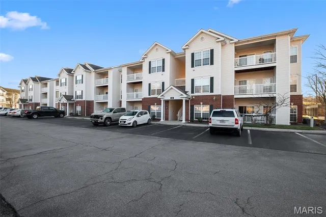 $1,600 | 42 Kassebaum Lane, Unit 211, St. Louis, MO 63129