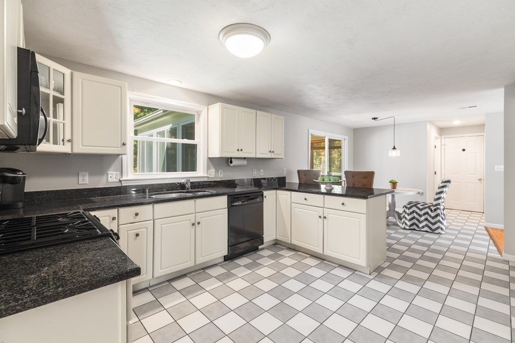 14 Fox Run Road Medway, MA 02053 - Photo 4 of 42 Gallery Image 4