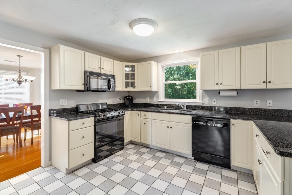 14 Fox Run Road Medway, MA 02053 - Photo 5 of 42 Gallery Image 5