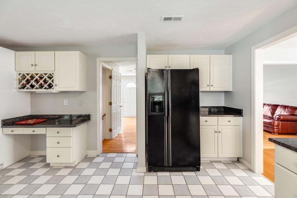 14 Fox Run Road Medway, MA 02053 - Photo 8 of 42 Gallery Image 8