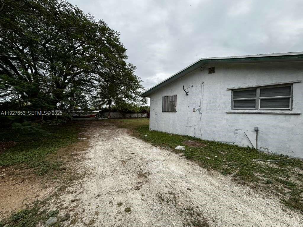 21160 Southwest 328th Street Homestead, FL 33030 - Photo 15 of 18 a house with river in front of it