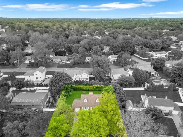 $570,000 | 14 Byre Place, Commack, NY 11725