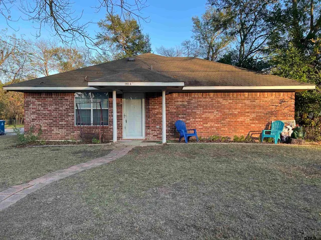 $1,050 | 912 A Sycamore Street, Mineola, TX 75773