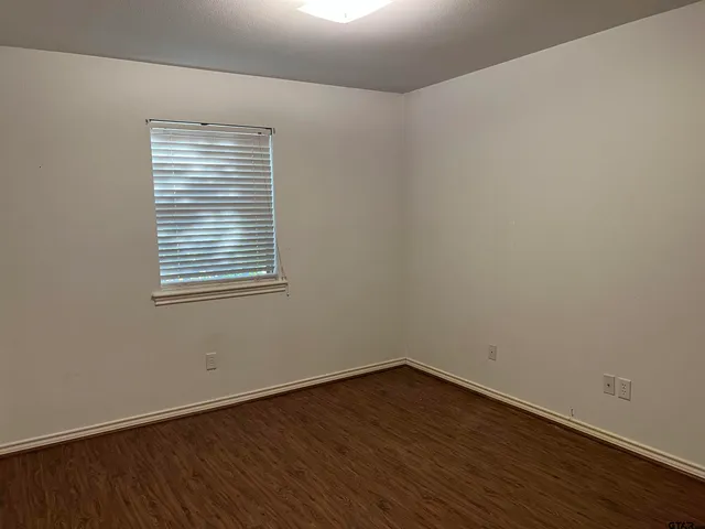 $1,050 | 912 A Sycamore Street, Mineola, TX 75773