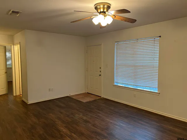 $1,050 | 912 A Sycamore Street, Mineola, TX 75773