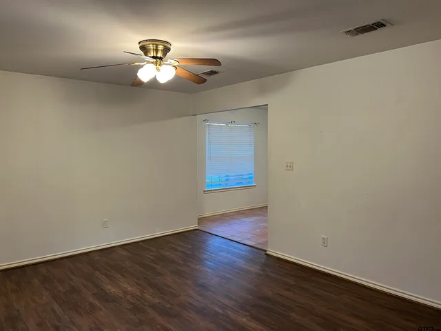 $1,050 | 912 A Sycamore Street, Mineola, TX 75773