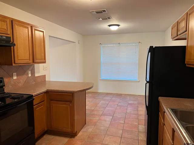 $1,050 | 912 A Sycamore Street, Mineola, TX 75773