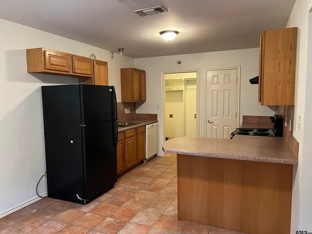 $1,050 | 912 A Sycamore Street, Mineola, TX 75773