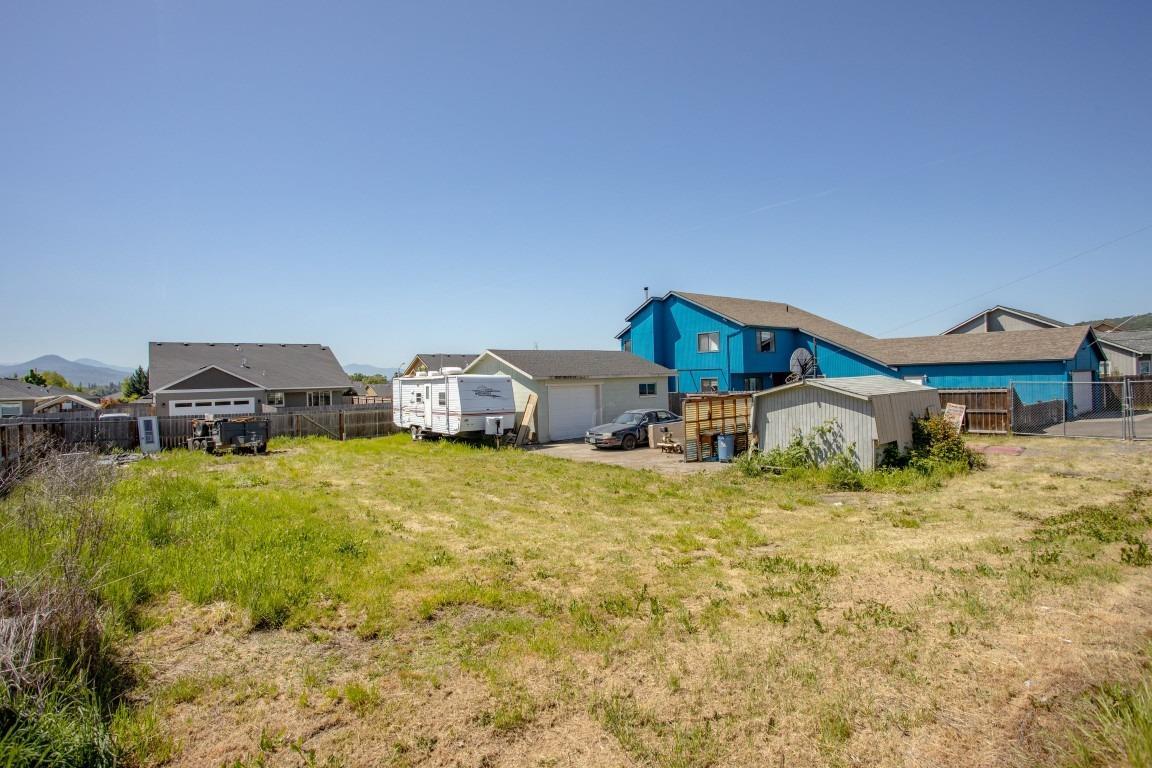 626 Barton Road Eagle Point, OR 97524 - Photo 1 of 3 Primary Photo