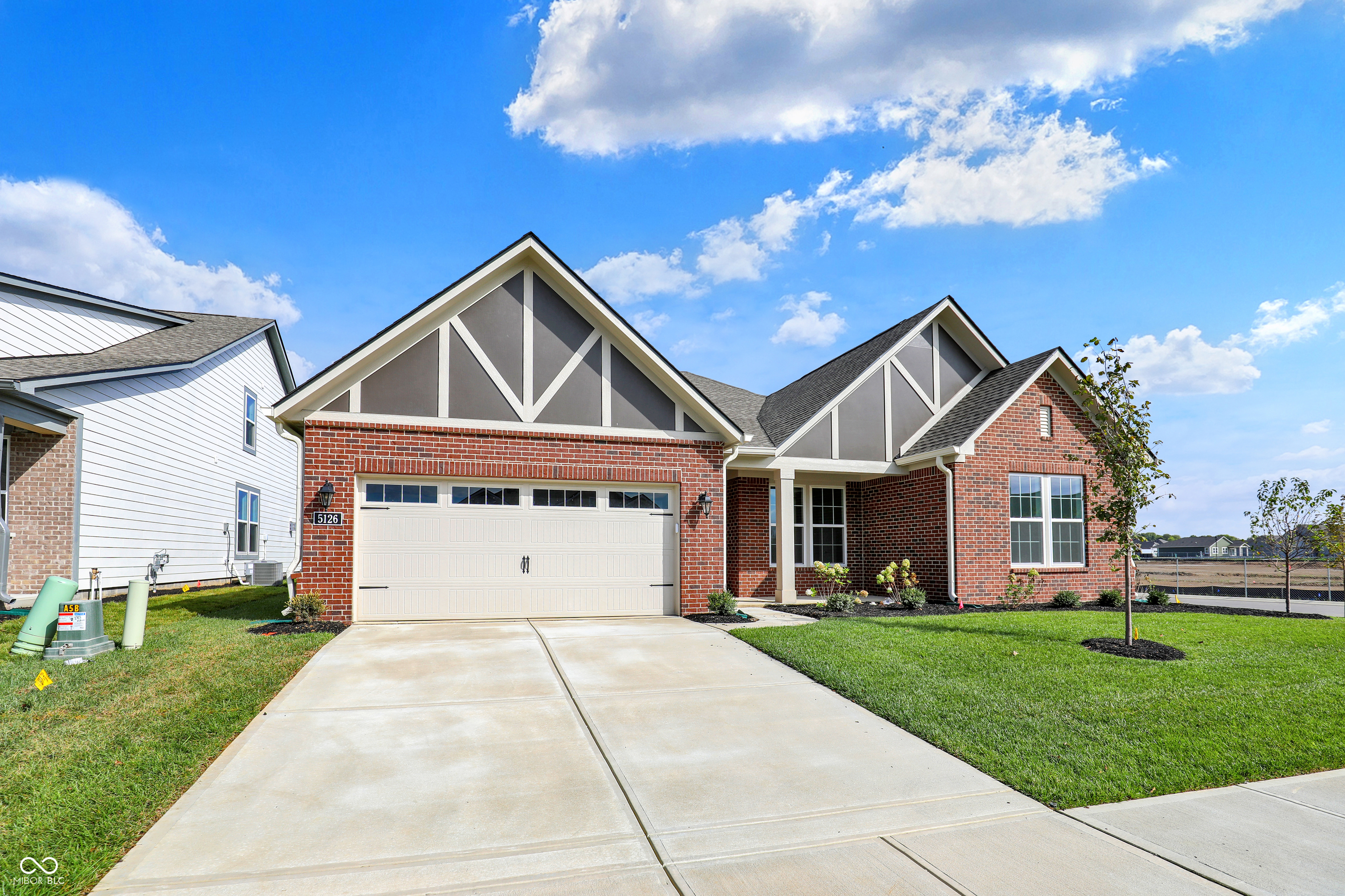 5126 Nettleton Way Avon, IN 46123 - Photo 3 of 57