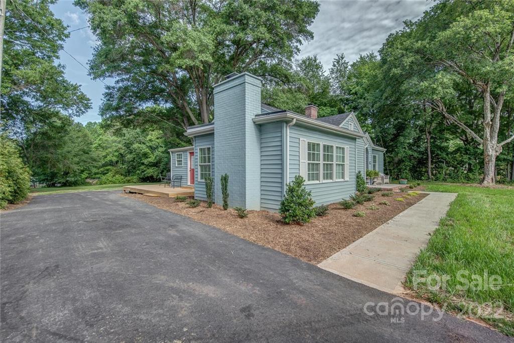 1212 South Point Road Belmont, NC 28012 - Photo 3 of 30 Gallery Image 3