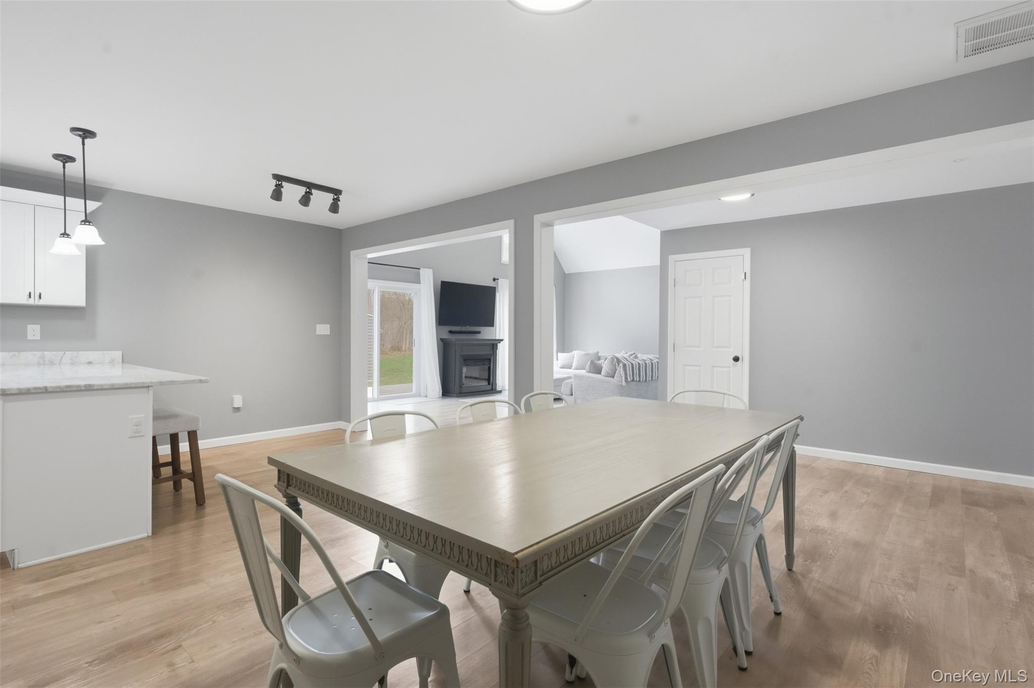 1227 Burlingham Road Pine Bush, NY 12566 - Photo 23 of 39 Dining space