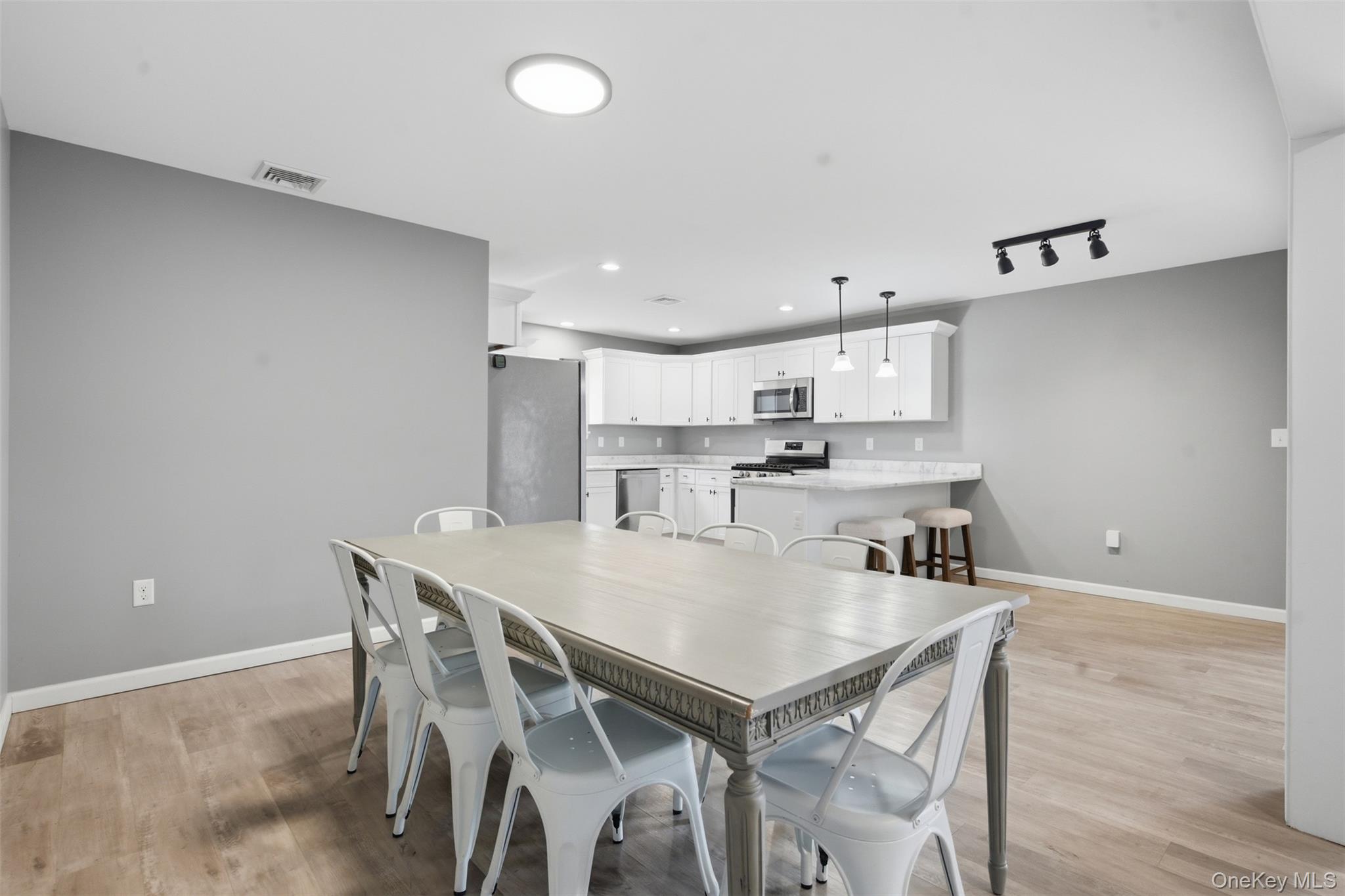 1227 Burlingham Road Pine Bush, NY 12566 - Photo 24 of 39 Dining area