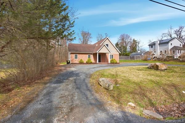 1227 Burlingham Road Pine Bush, NY 12566 - Photo 3 of 39 contemporary ranch-style home with driveway and a front yard