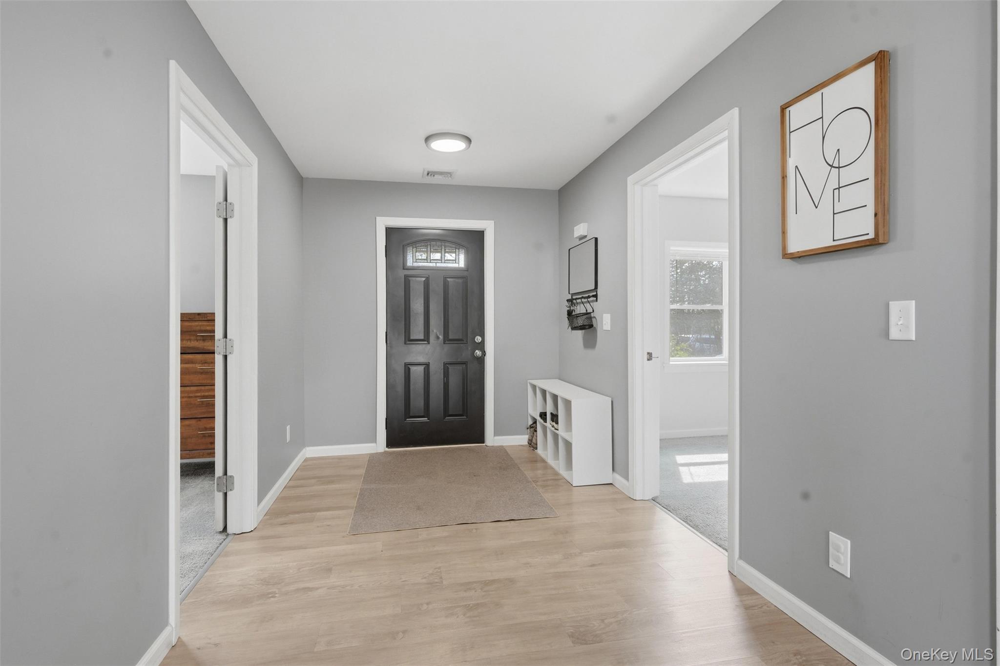 1227 Burlingham Road Pine Bush, NY 12566 - Photo 6 of 39 Entryway