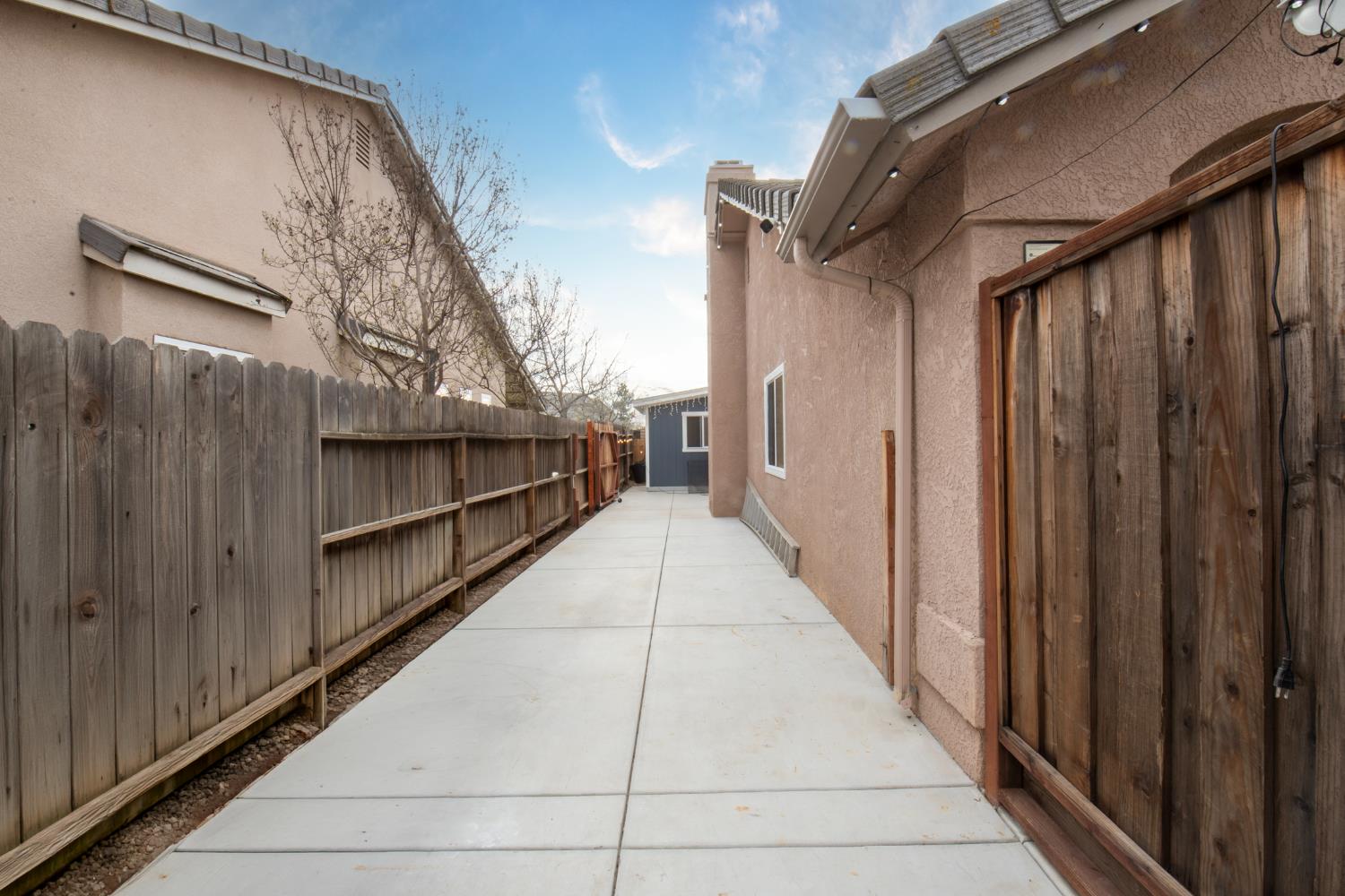338 North Filbert Avenue Clovis, CA 93611 - Photo 32 of 33 a view of entryway