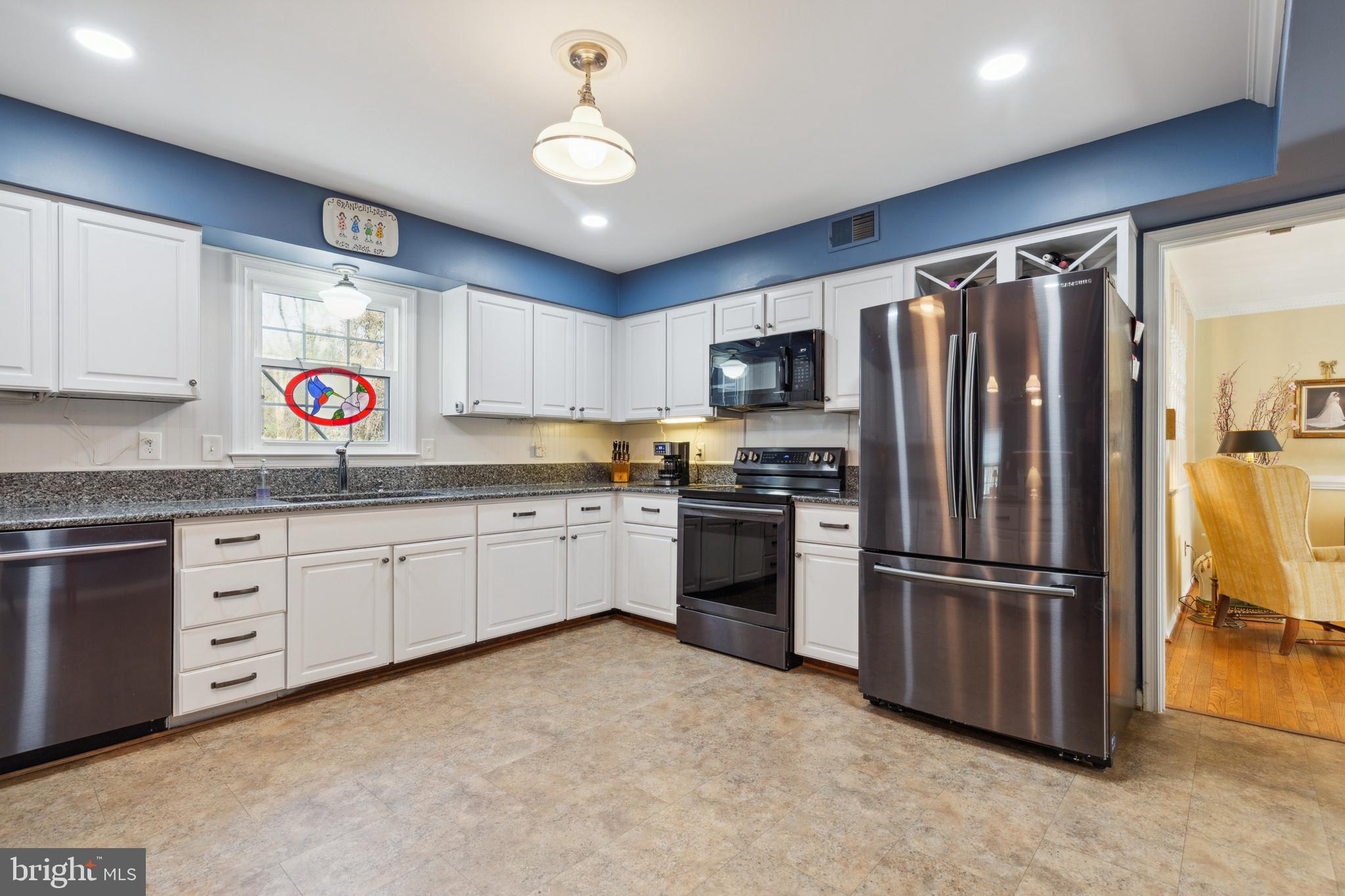 9820 Rand Drive Burke, VA 22015 - Photo 5 of 29 Large Eat in Kitchen