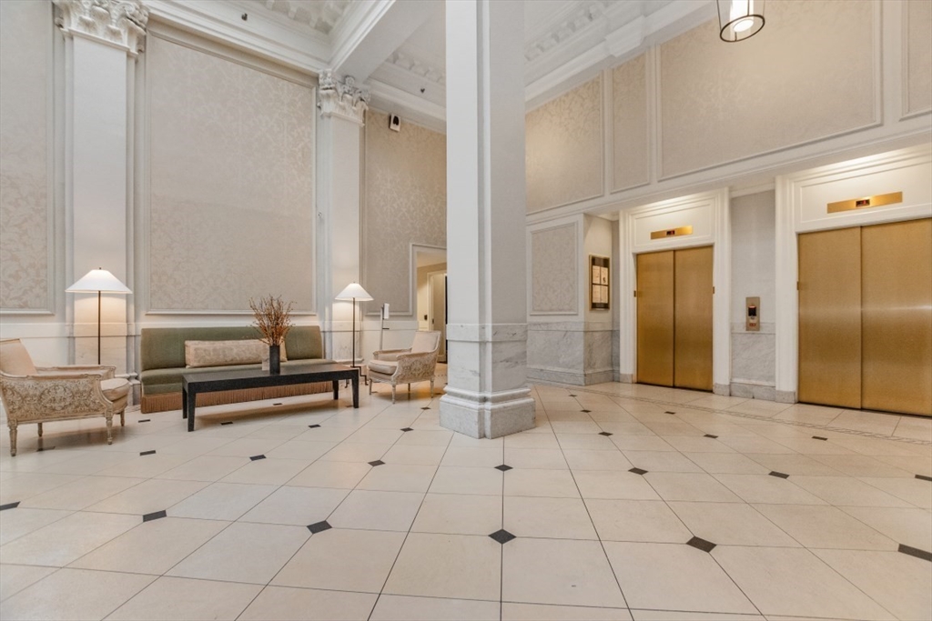 21 Beacon Street, Unit 6F Boston, MA 02108 - Photo 14 of 16 a lobby with furniture and window