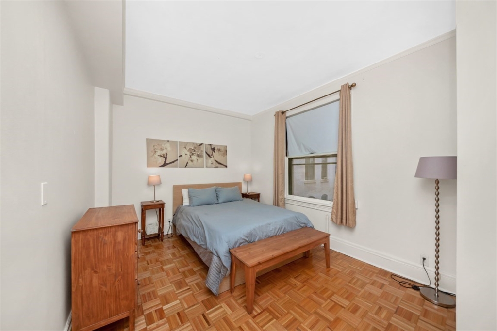 21 Beacon Street, Unit 6F Boston, MA 02108 - Photo 8 of 16 a bedroom with a bed and wooden floor