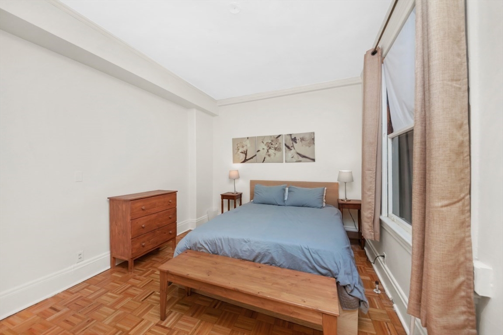 21 Beacon Street, Unit 6F Boston, MA 02108 - Photo 9 of 16 a bedroom with a bed and a couch