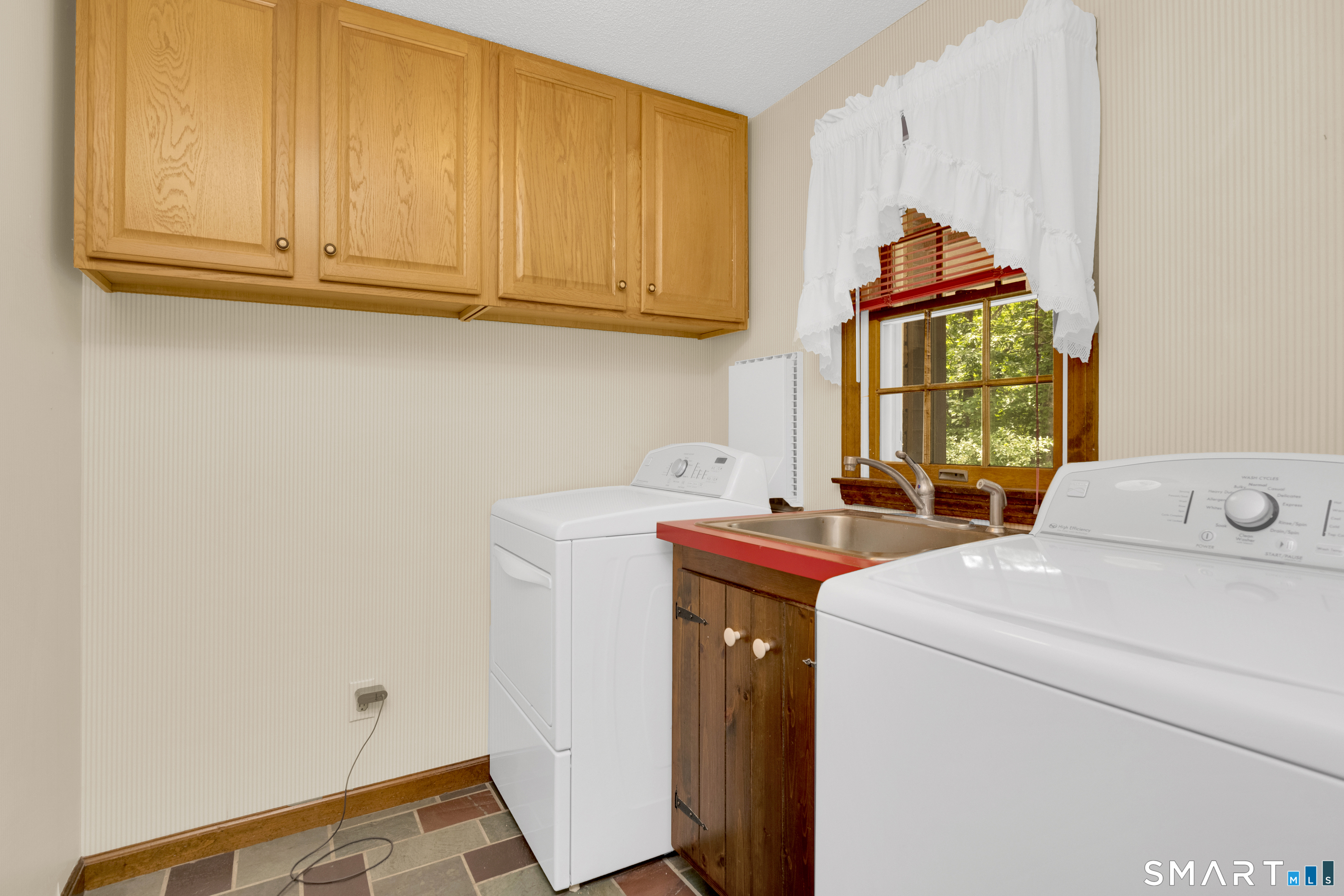 1020 Bartholomew Road Middletown, CT 06457 - Photo 17 of 40