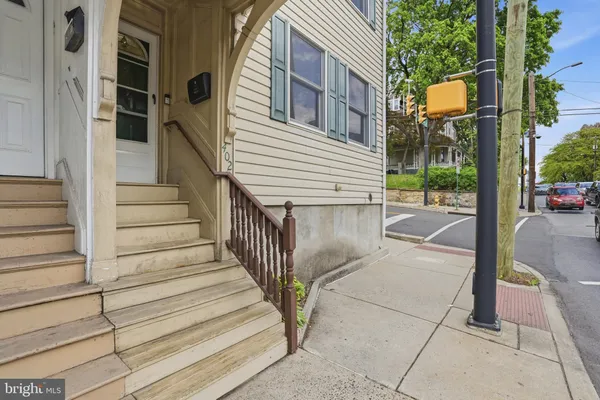 $229,000 | 402 Wyandotte Street, Bethlehem, PA 18015